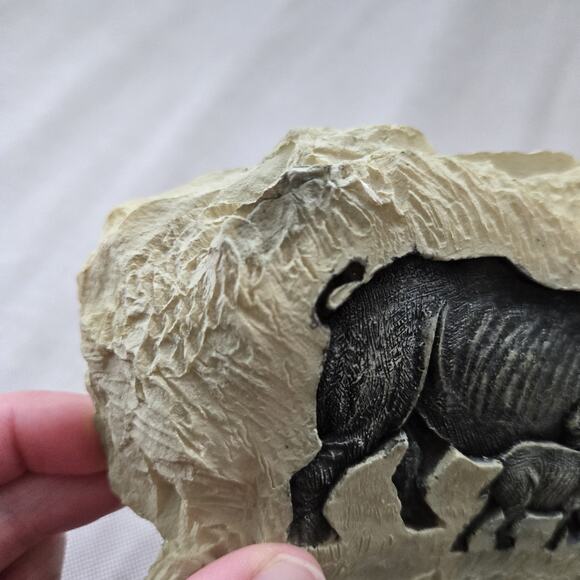 Engraved Rhino Resin Slate Figurine - Picture 5 of 8